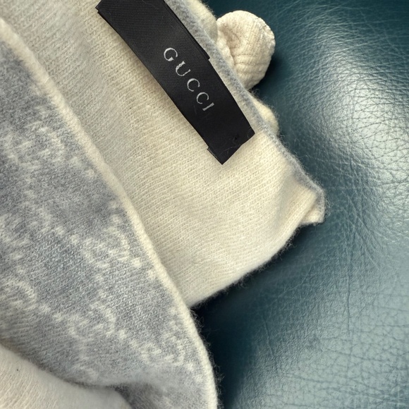 Gucci Wool Scarf - Authentic Luxury Note: Hat shown in photos is not included. - Picture 4 of 14